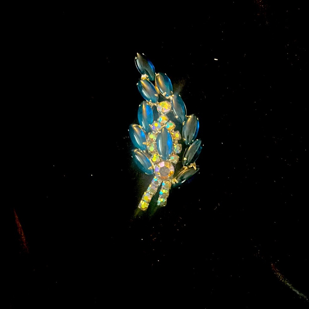 Silvertone, Aurora peacock feather vintage brooch